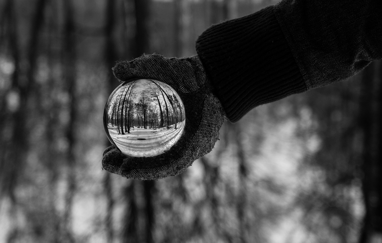 雪迷宫，深邃角色编织的冬日迷局