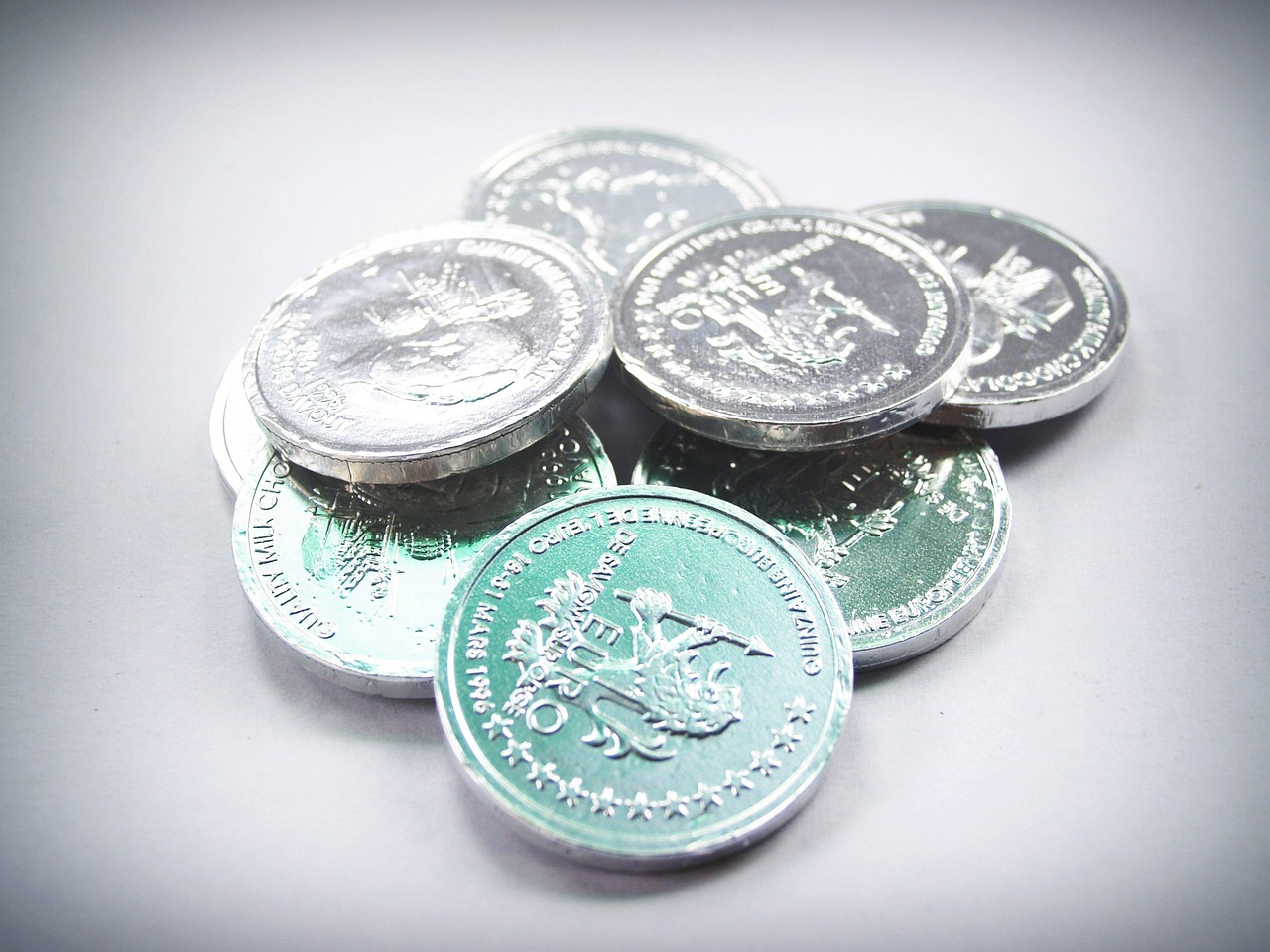 DeepSeek回答现在能不能入手黄金，你的投资指南针